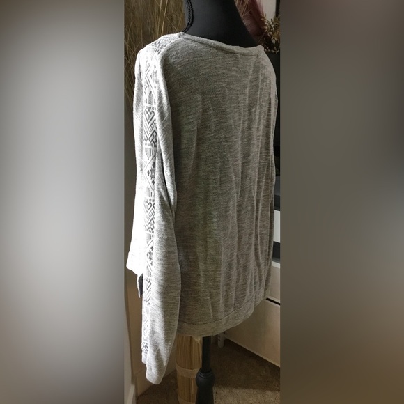 Miami Gray Patterned Crew Neck Top - Picture 5 of 8